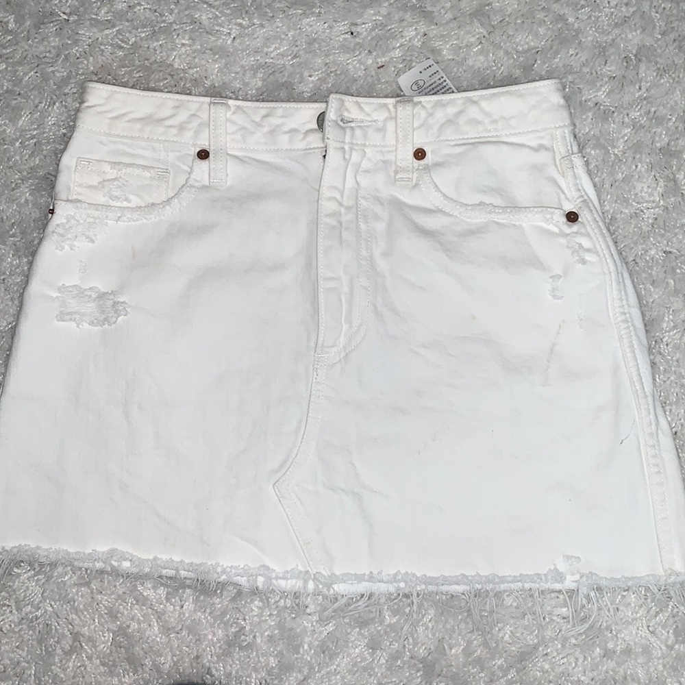 Abercrombie & Fitch White Denim Skirt. Size 26